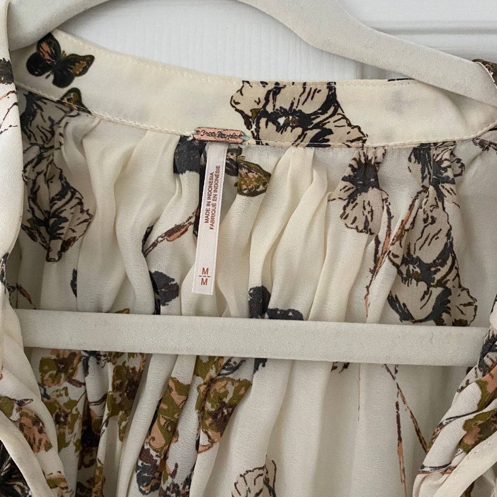 Free people flowy Blouse! Only worn a couple times